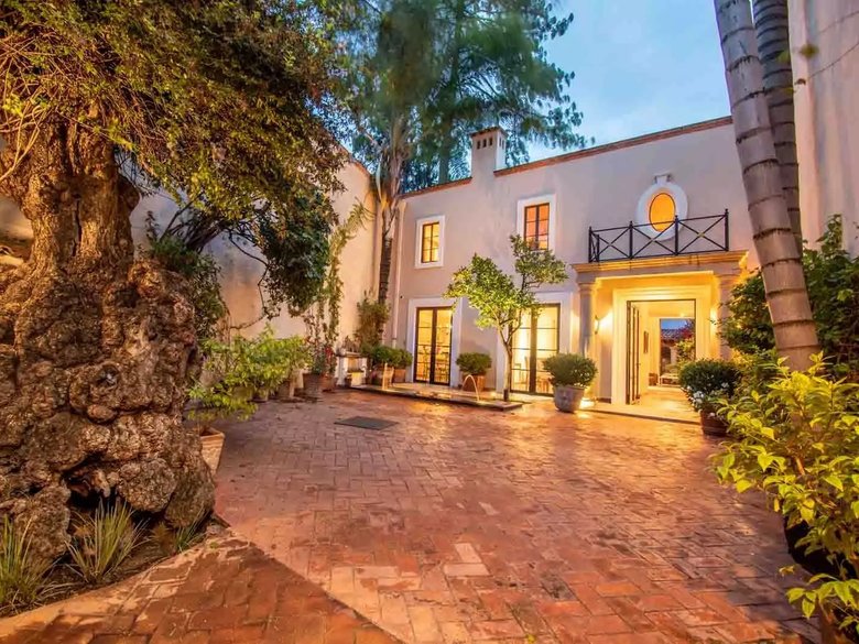 Casa Elefantes — 36 photos