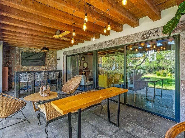 Perfect family home for sale — 2 photos