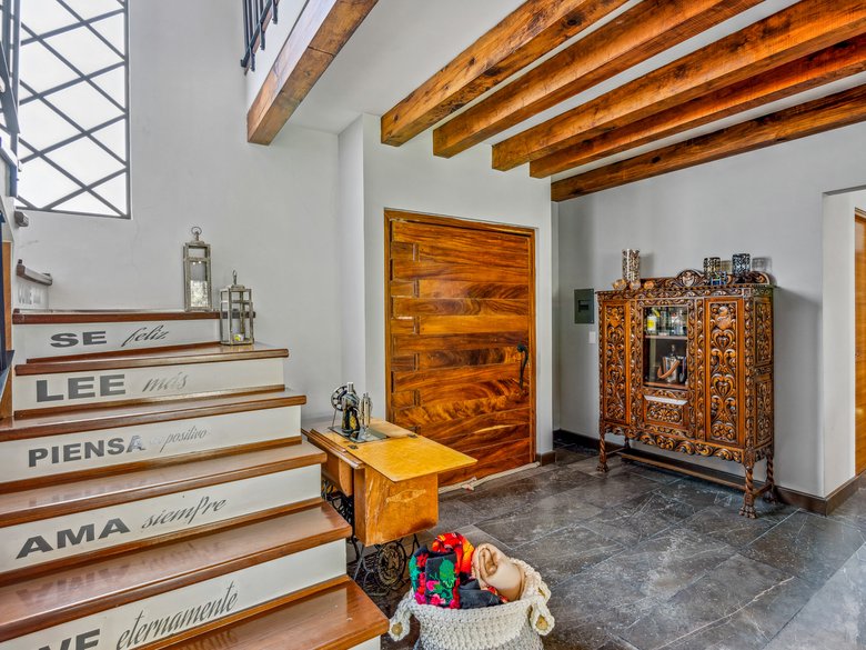 Perfect family home for sale — 14 photos