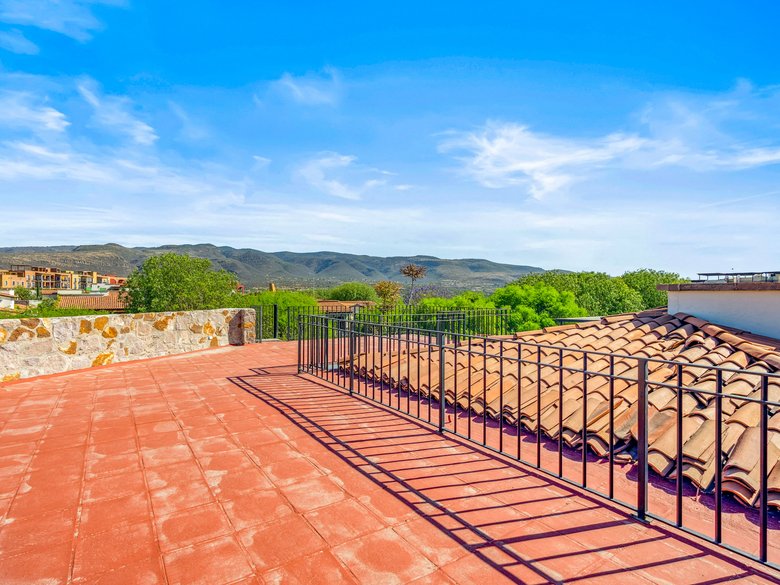 Perfect family home for sale — 35 photos