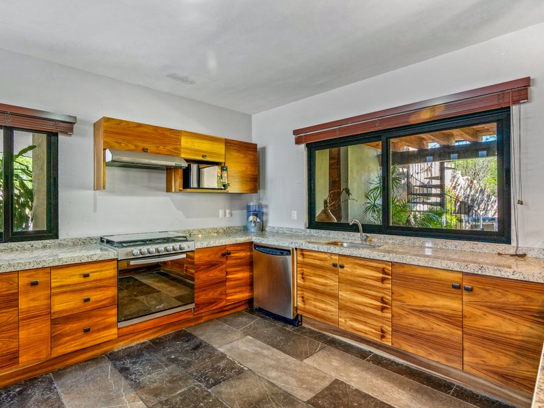 Perfect family home for sale — 5 photos