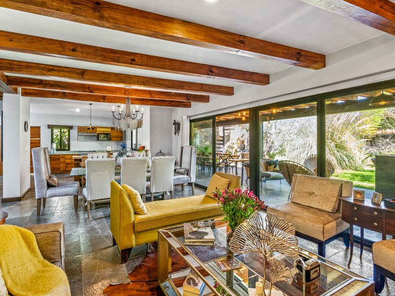 Perfect family home for sale — 11 photos