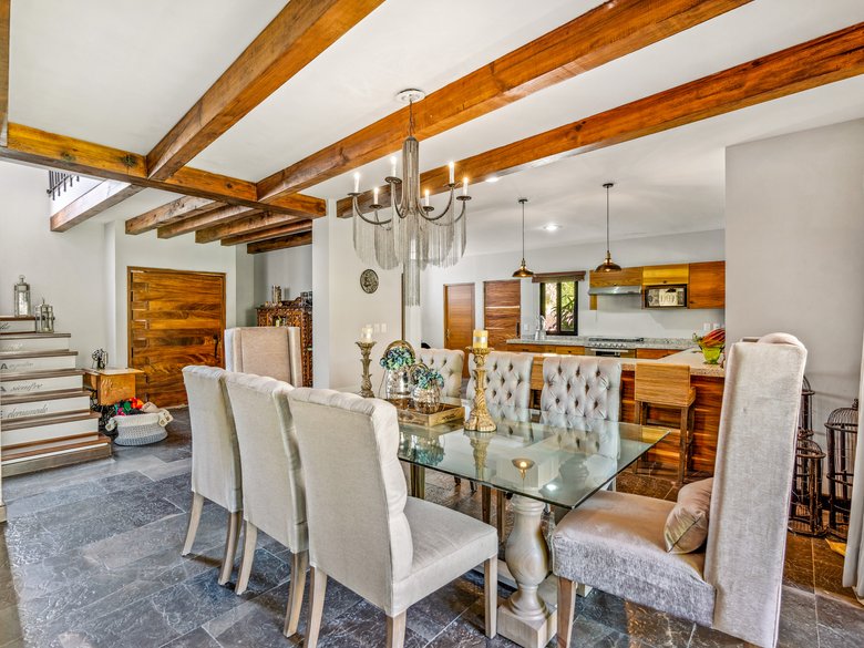 Perfect family home for sale — 8 photos
