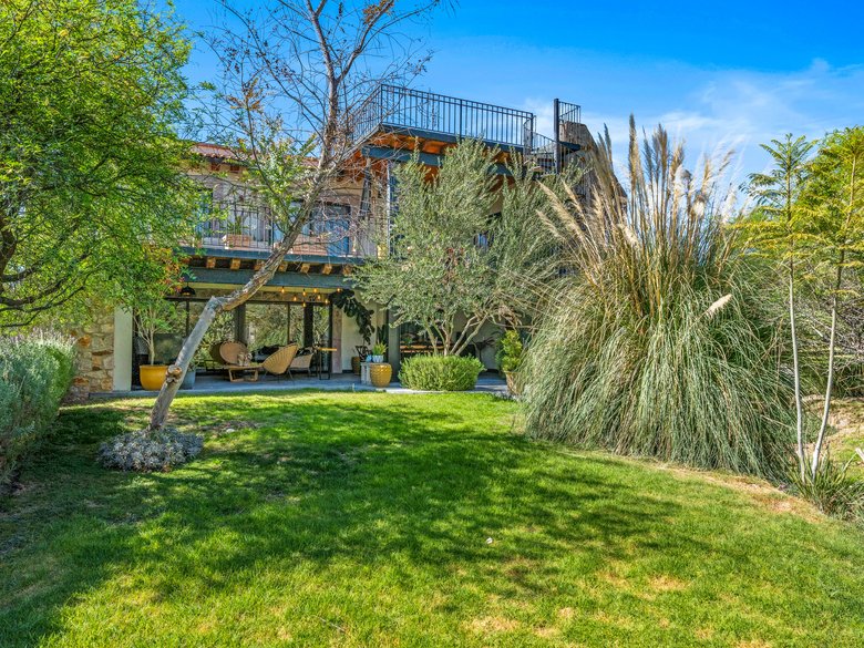Perfect family home for sale — 3 photos
