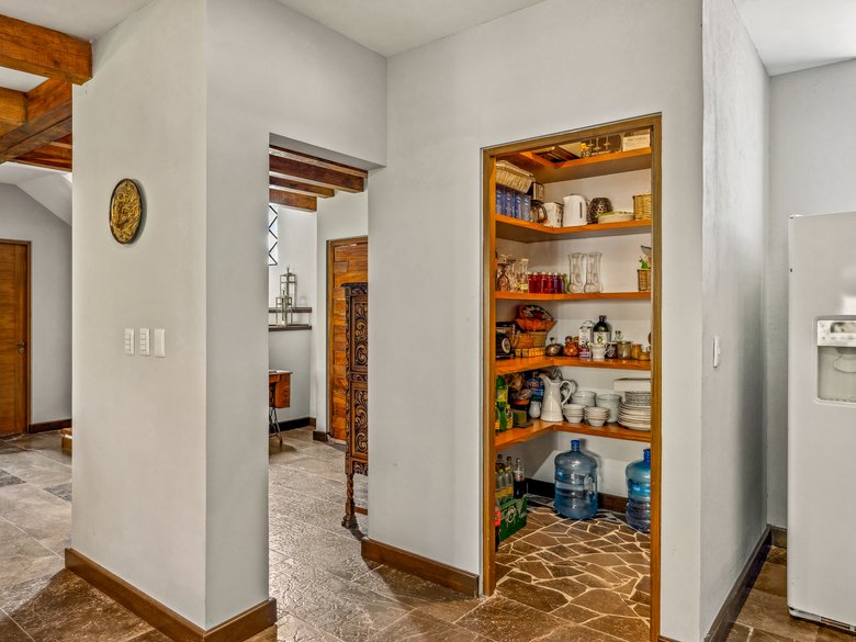 Perfect family home for sale — 6 photos
