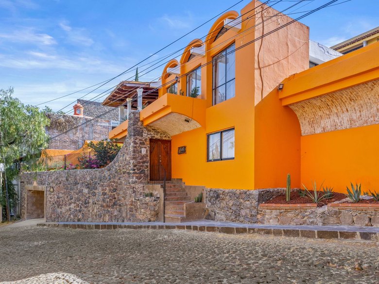Multi-Level Home for Rent – Ideal for Vacation Rental or Subleasing in Santo Domingo — 3 photos