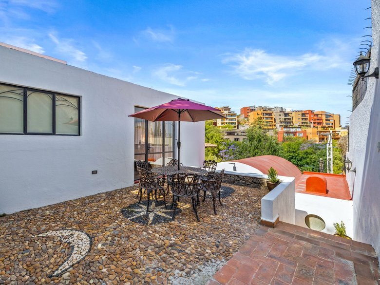 Multi-Level Home for Rent – Ideal for Vacation Rental or Subleasing in Santo Domingo — 23 photos