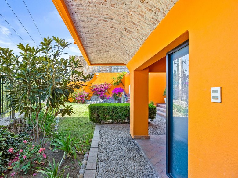 Multi-Level Home for Rent – Ideal for Vacation Rental or Subleasing in Santo Domingo — 2 photos