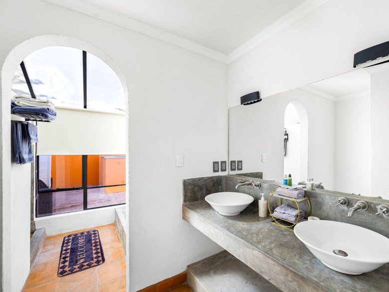 Multi-Level Home for Rent – Ideal for Vacation Rental or Subleasing in Santo Domingo — 27 photos