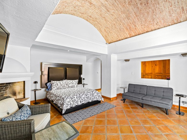 Multi-Level Home for Rent – Ideal for Vacation Rental or Subleasing in Santo Domingo — 33 photos