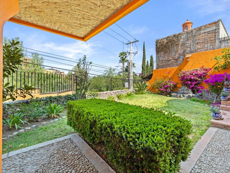 Multi-Level Home for Rent – Ideal for Vacation Rental or Subleasing in Santo Domingo — 4 photos