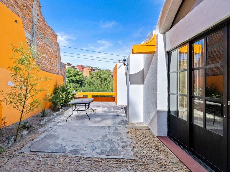 Multi-Level Home for Rent – Ideal for Vacation Rental or Subleasing in Santo Domingo — 18 photos