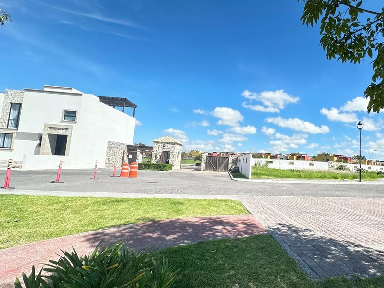 Terreno En Venta En Zirandaro Xampo De Golf — 3 photos