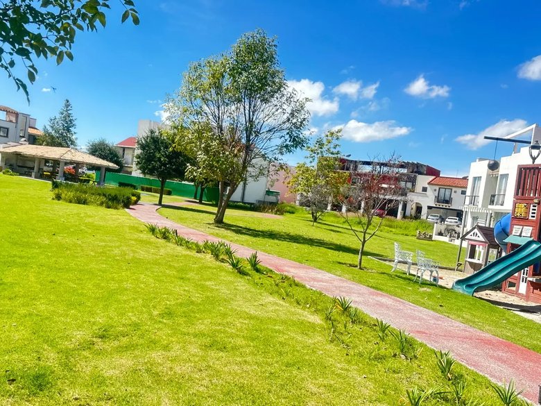 Terreno En Venta En Zirandaro Xampo De Golf — 11 photos