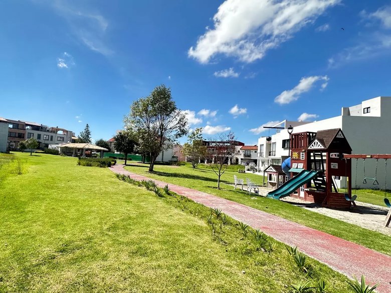 Terreno En Venta En Zirandaro Xampo De Golf — 4 photos