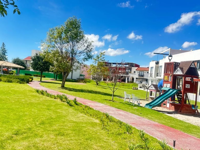 Terreno En Venta En Zirandaro Xampo De Golf — 10 photos