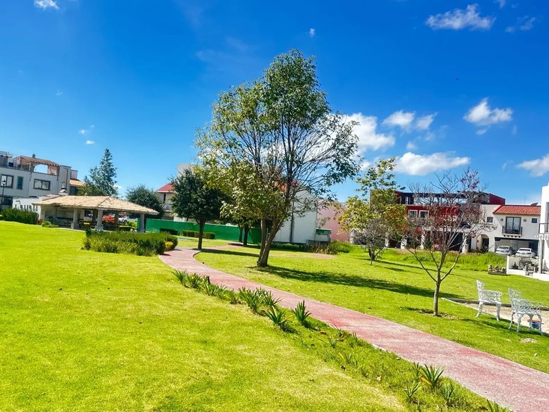 Terreno En Venta En Zirandaro Xampo De Golf — 5 photos