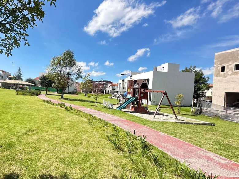 Terreno En Venta En Zirandaro Xampo De Golf — 9 photos