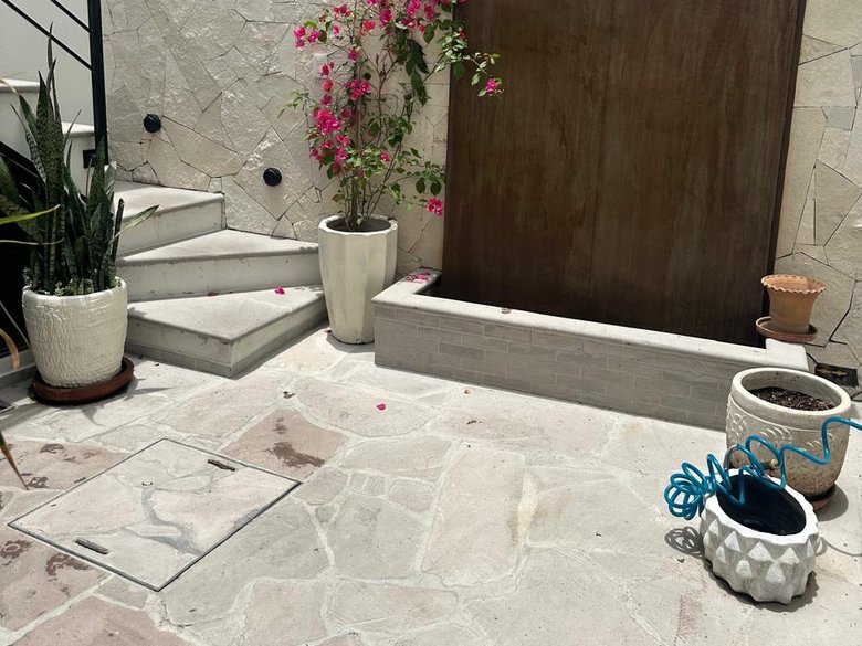 Bayoneta Apartment — 10 photos