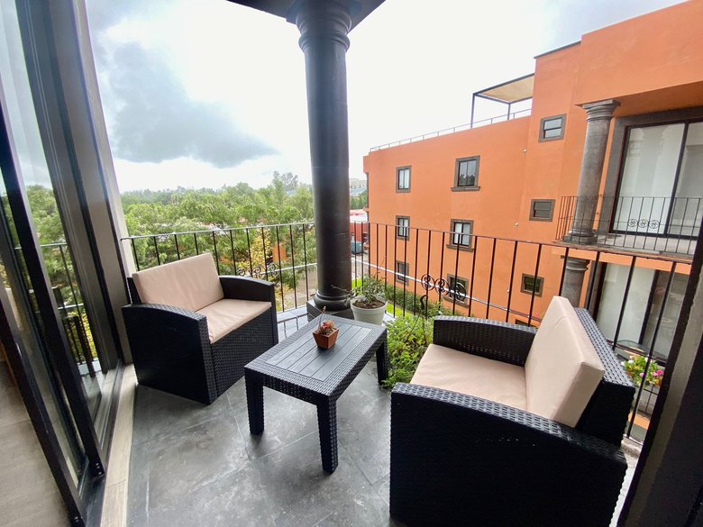 Modern Minimalist 2BR + Private Rooftop | Pool + Gym | Near Centro — 19 photos