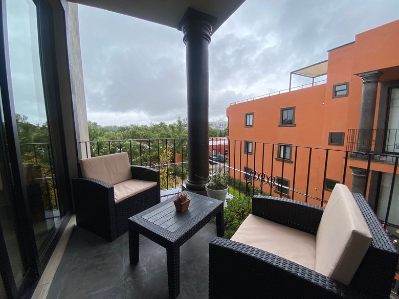 Modern Minimalist 2BR + Private Rooftop | Pool + Gym | Near Centro — 18 photos