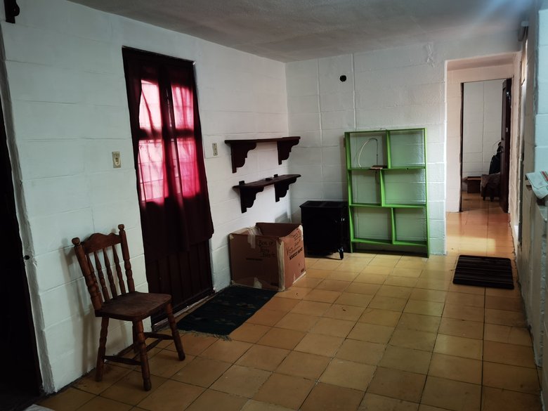 Investment opportunity FIXER UPPER!! — 5 photos