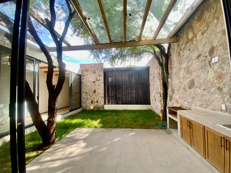 Brand New unfurnished home — 5 photos