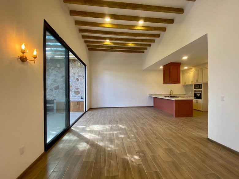 Brand New unfurnished home — 6 photos