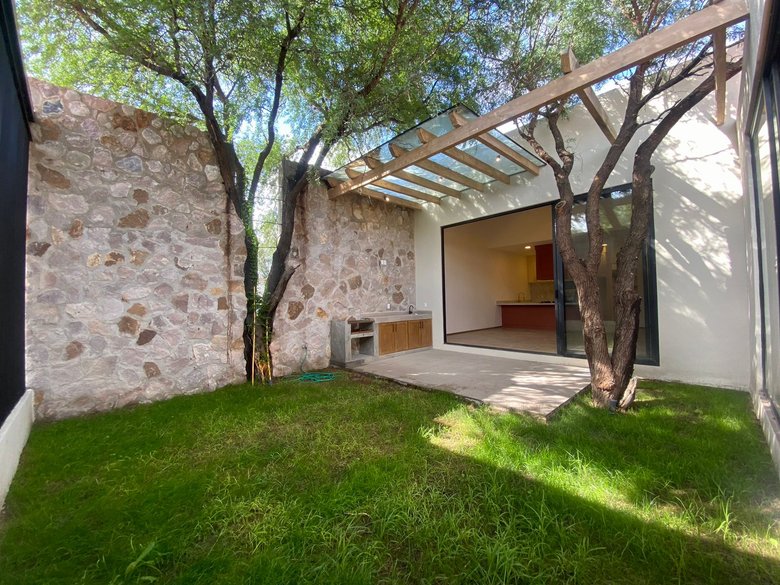 Brand New unfurnished home — 4 photos