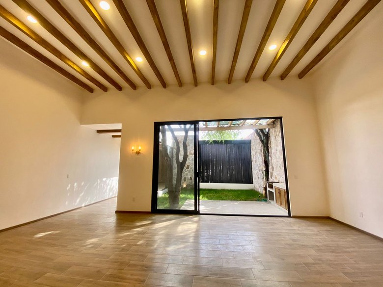 Brand New unfurnished home — 7 photos