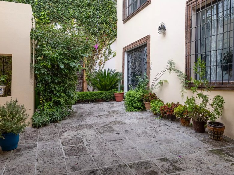 Casa Bugambilia — 10 photos