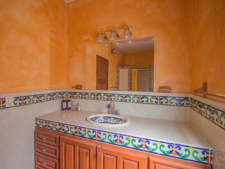 Barrio La Palmita House for Sale — 2 photos