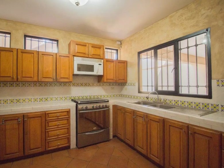 Barrio La Palmita House for Sale — 18 photos