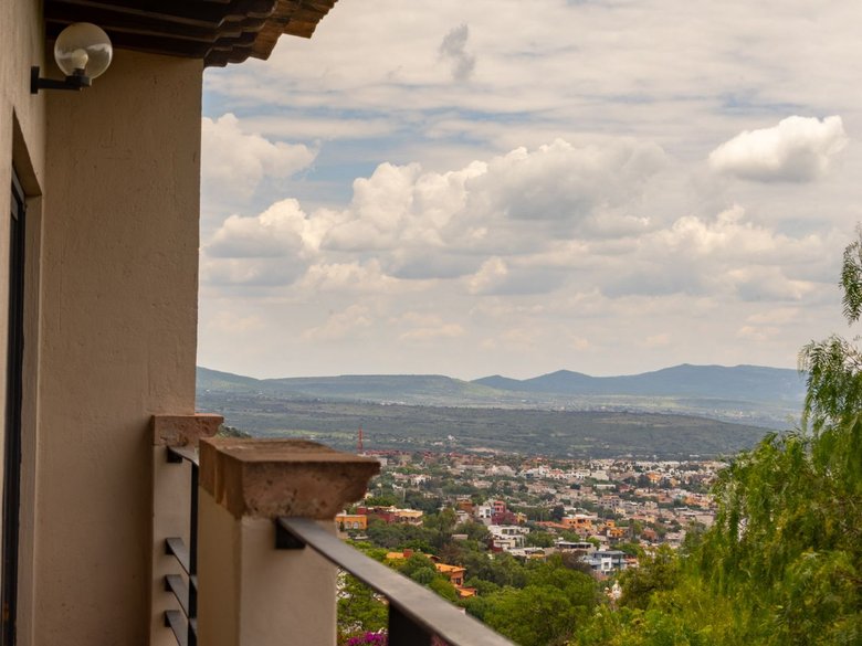 Casa Persea — 16 photos