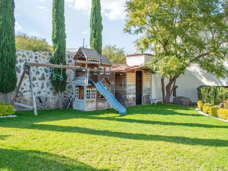 Casa Santa Rosa de Jauregui — 12 photos