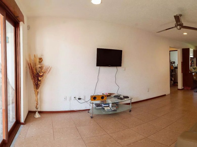 Casa Santa Rosa de Jauregui — 24 photos
