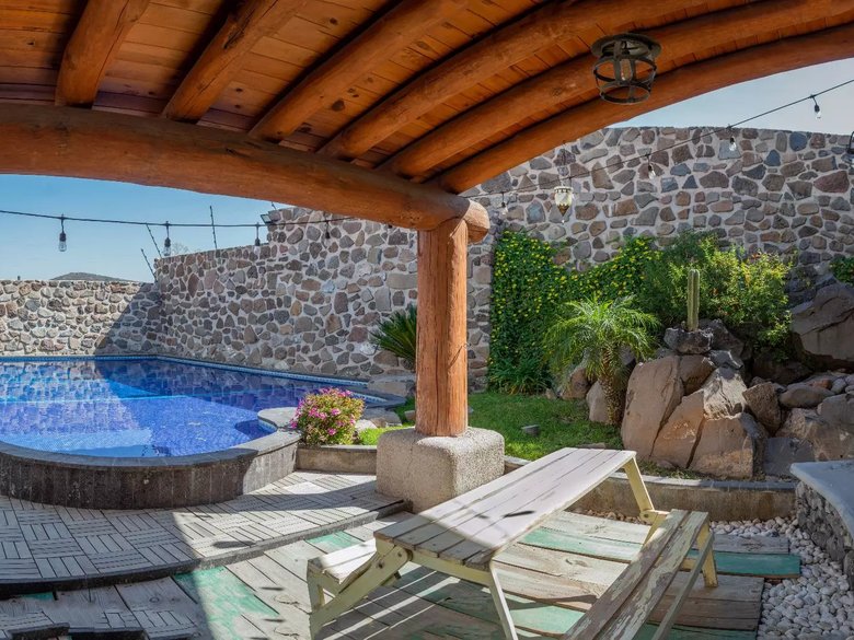 Casa Santa Rosa de Jauregui — 21 photos