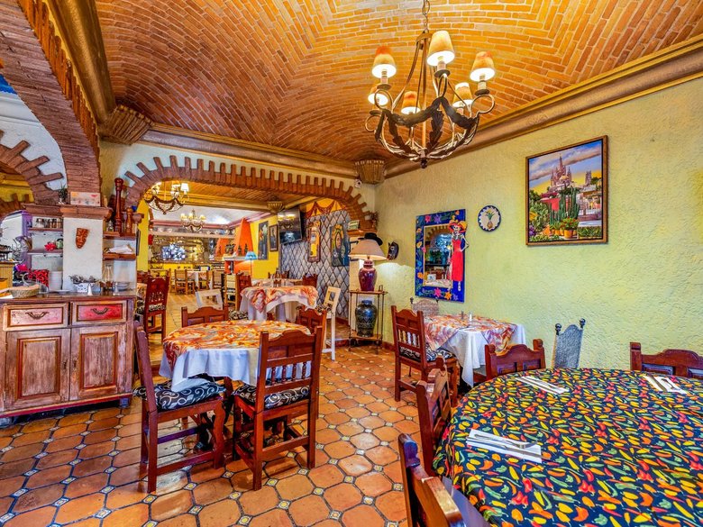 Casa Gloria — 10 photos