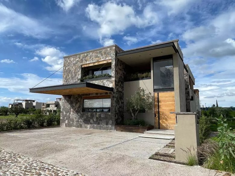 Casa Ambás — 2 photos