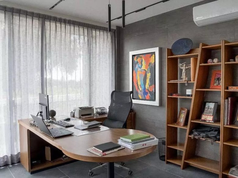 Bright House — 13 photos