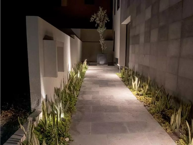 Bright House — 7 photos