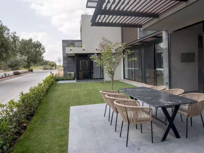 Bright House — 9 photos