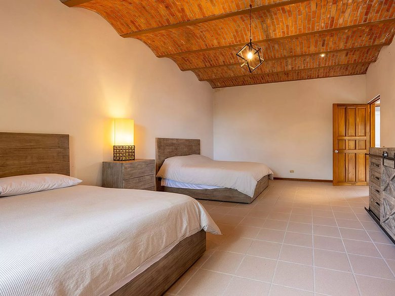 Casa Cardo — 2 photos