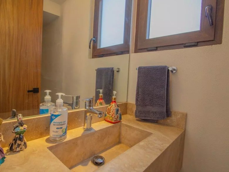 1948 House for Sale in Residencial Luna, San Miguel de Allende — 24 photos