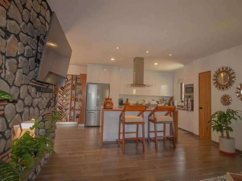1948 House for Sale in Residencial Luna, San Miguel de Allende — 4 photos
