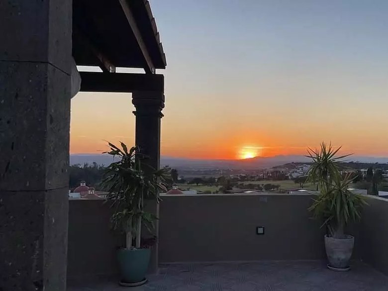 Capricho Sun Sets — 3 photos