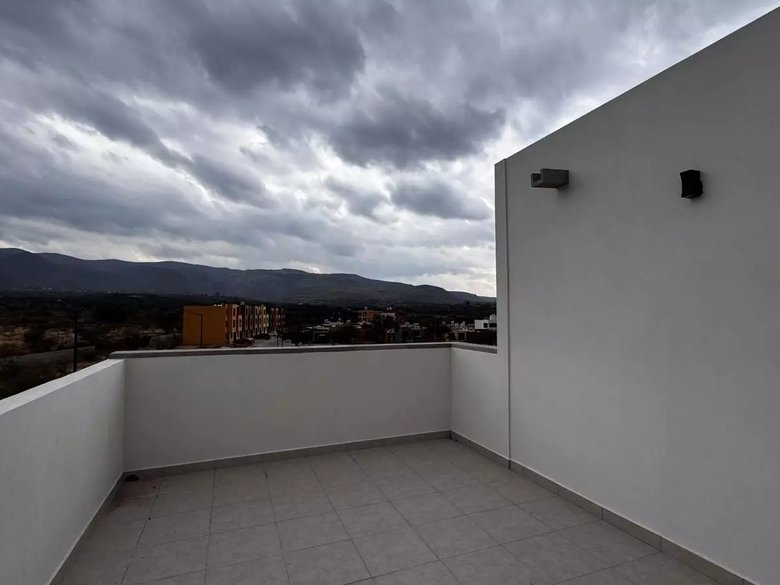 CASA LINDA — 13 photos