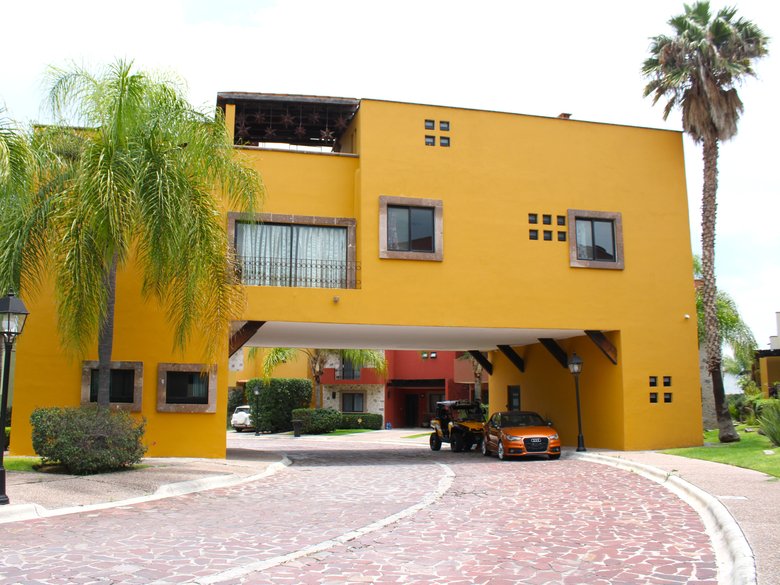 Bridge-Style Home El Secreto — 24 photos
