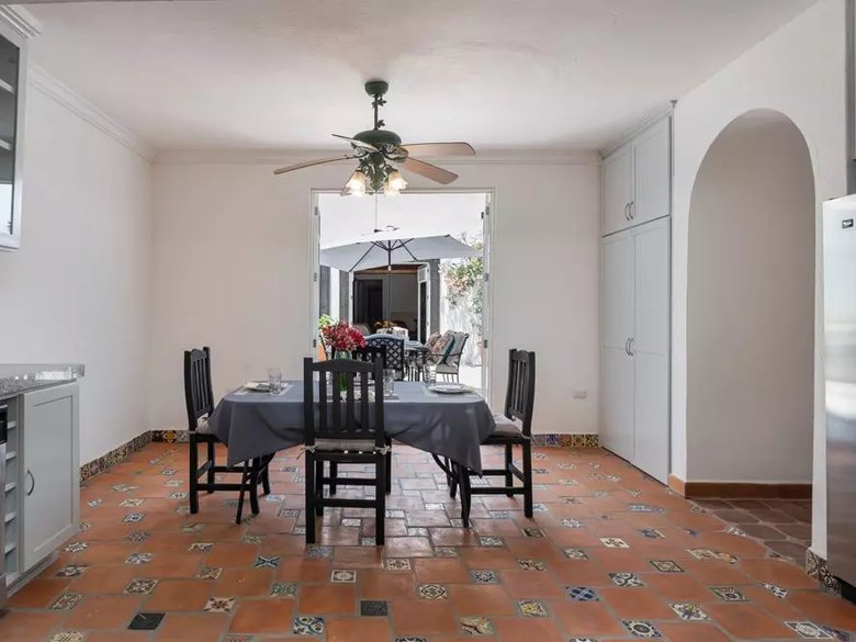 Villa Escondida — 13 photos
