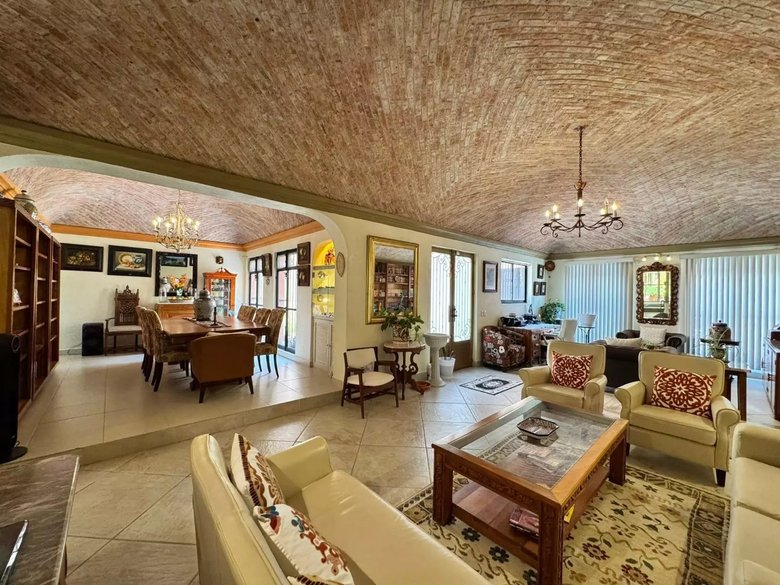 Privada las fuentes Atascadero — 5 photos